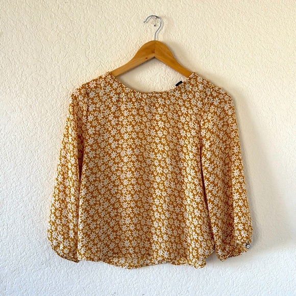 Floral 3/4 sleeves blouse Back heart cutout Size Smalll - Picture 4 of 7